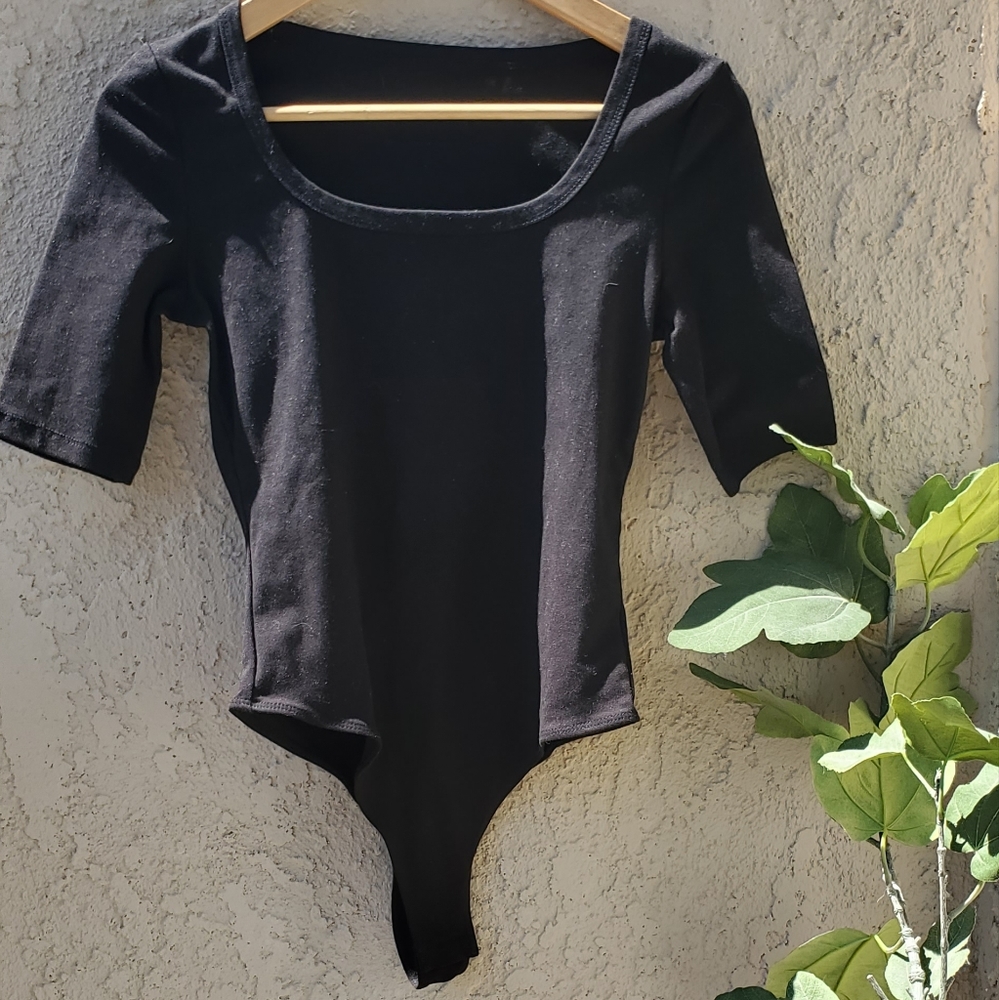 Black scoopneck bodysuit size L